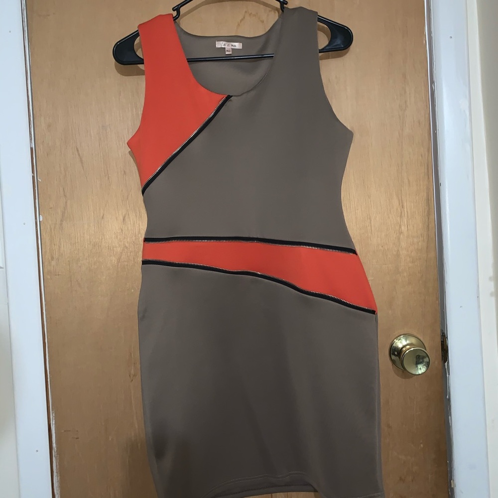Dress - Picture 1 of 7